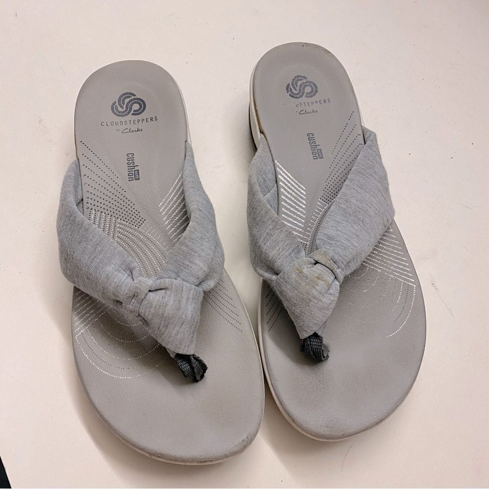 Clarks cloudsteppers comfort slip on flip flop sandals gray size 6